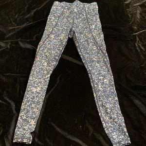 Women’s Athleta patterned leggings